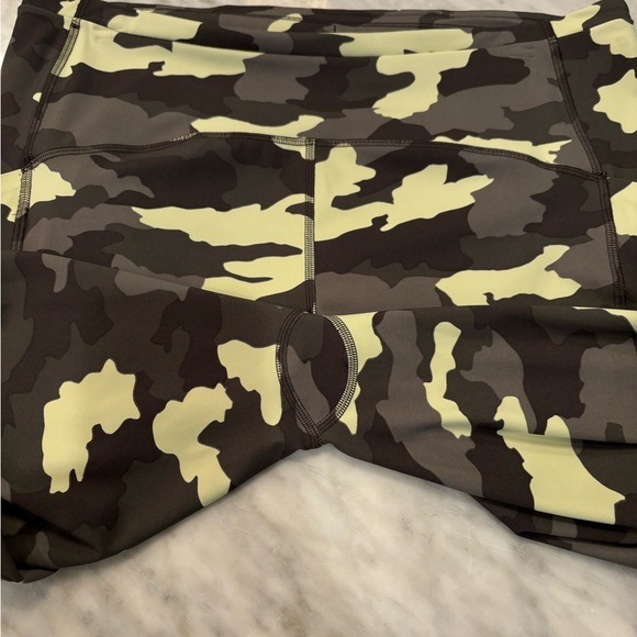 Lululemon Cropped Leggings - Picture 3 of 4